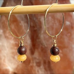 reringe, hndlavet guldfarvet Dubhe creol med gul jade krystal og brun lavasten.