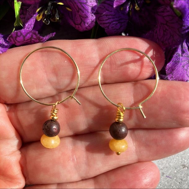 reringe, hndlavet guldfarvet Dubhe creol med gul jade krystal og brun lavasten.