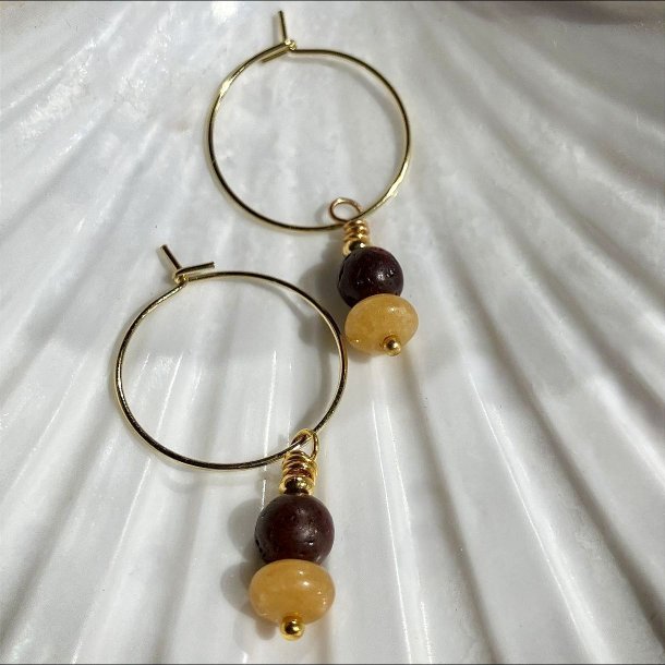 reringe, hndlavet guldfarvet Dubhe creol med gul jade krystal og brun lavasten.