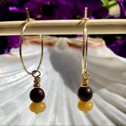 reringe, hndlavet guldfarvet Dubhe creol med gul jade krystal og brun lavasten.