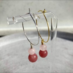 Rose creol reringe med rosakvarts og jordbrkvarts – hndlavet i forgyldt eller forslvet design, udstrler krlig og varm energi.