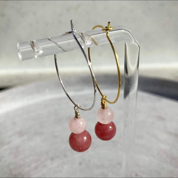 Rose creol reringe med rosakvarts og jordbrkvarts – hndlavet i forgyldt eller forslvet design, udstrler krlig og varm energi.