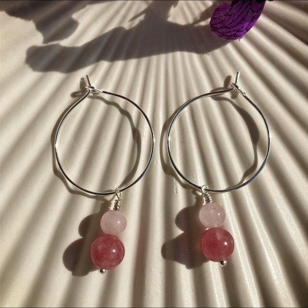 Rose creol reringe med rosakvarts og jordbrkvarts – hndlavet i forslvet design, udstrler krlig energi.