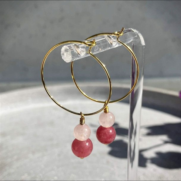 Rose creol reringe med rosakvarts og jordbrkvarts – hndlavet i forgyldt design, skaber varm og krlig energi