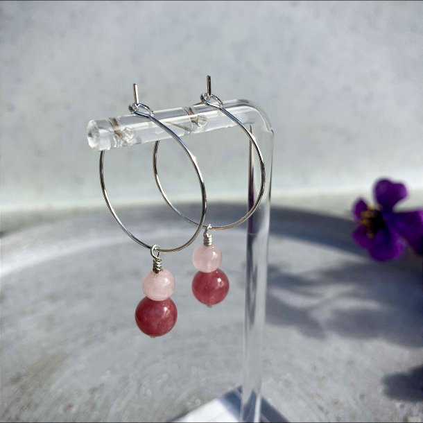 Rose creol reringe med rosakvarts og jordbrkvarts – hndlavet i forslvet design, udstrler krlig energi.