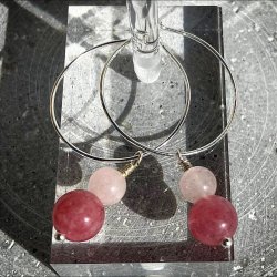 Rose creol reringe med rosakvarts og jordbrkvarts – hndlavet i forslvet design, udstrler krlig energi.