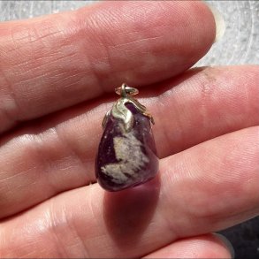 Ametyst vedhng med bladformet sken der er nedsat i pris da den har brunlig variation p siden