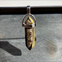 tigerje pendul vedhng hvor krystallen p den har ujvnheder p 2 af de 6 sider