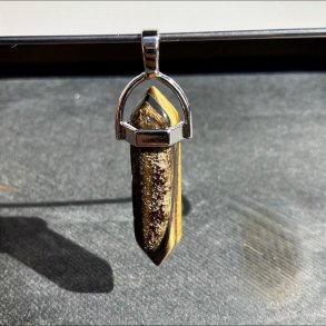 tigerje pendul vedhng hvor krystallen p den har ujvnheder p 2 af de 6 sider