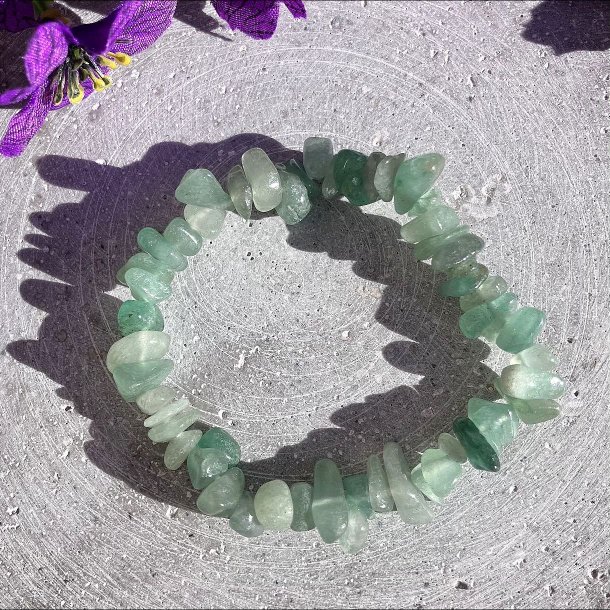 Gr�n jade chip armb�nd.