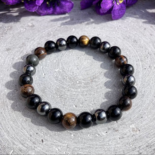 Centreret produktbillede af armb�nd med h�matit, obsidian og tiger�je krystaller.