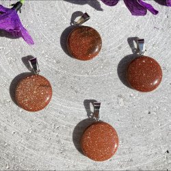 Fire runde Guldsten vedh�ng 2 cm, menneskeskabte med dyb r�dbrun farve og gyldne gnister