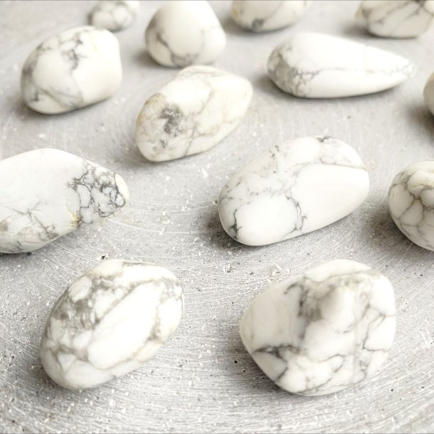 Howlit, Hvid (2-3 cm)