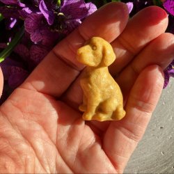 Gul Jade hund (ca. 4 cm)