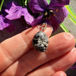 Snefnug Obsidian vedhng (O1)