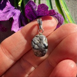 Snefnug Obsidian vedhng (O1)