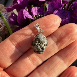 Snefnug Obsidian vedhng (O1)