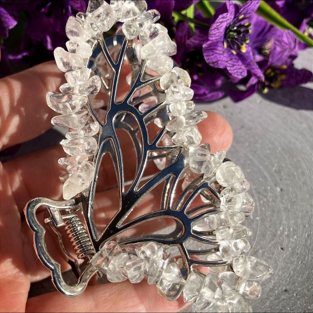 Forslvet kobber sommerfugl hrklemme med sm bjergkrystal chips rundt i kanten. lngde 8 cm, bredde 5 cm