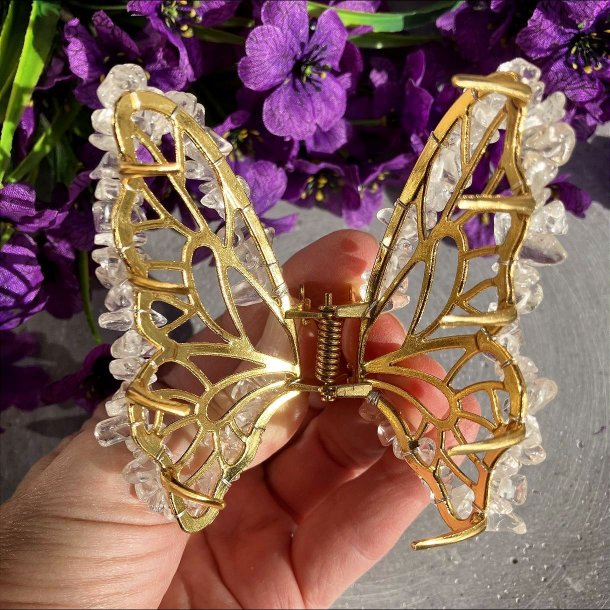 Forgyldt kobber sommerfugl hrklemme med sm bjergkrystal chips rundt i kanten. lngde 8 cm, bredde 5 cm