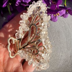 Forslvet kobber sommerfugl hrklemme med sm bjergkrystal chips rundt i kanten. lngde 8 cm, bredde 5 cm