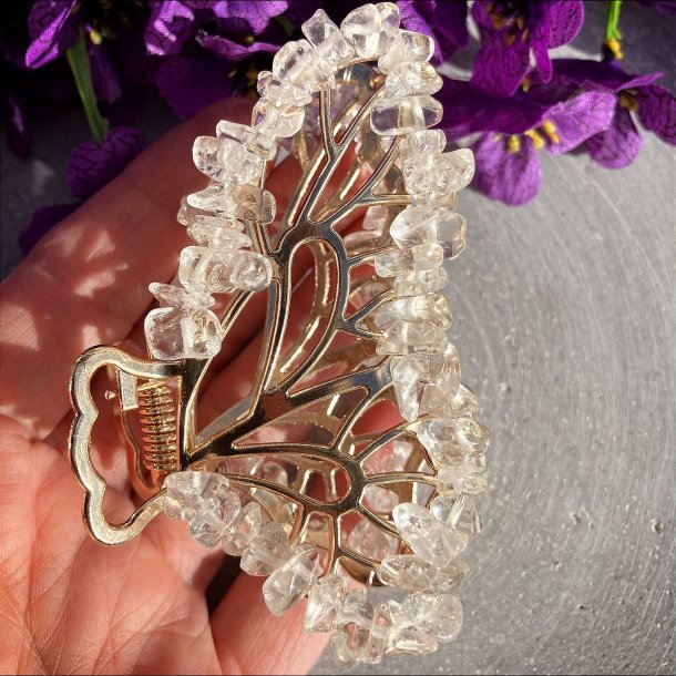 Forslvet kobber sommerfugl hrklemme med sm bjergkrystal chips rundt i kanten. lngde 8 cm, bredde 5 cm