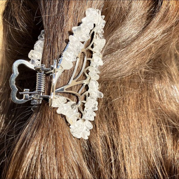 Forslvet kobber sommerfugl hrklemme med sm bjergkrystal chips rundt i kanten. lngde 8 cm, bredde 5 cm