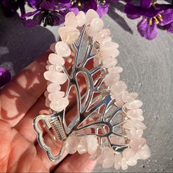 Forslvet kobber sommerfugl hrklemme med sm rosakvarts chips rundt i kanten. lngde 8 cm, bredde 5 cm