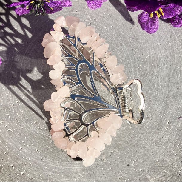 Forslvet kobber sommerfugl hrklemme med sm rosakvarts chips rundt i kanten. lngde 8 cm, bredde 5 cm