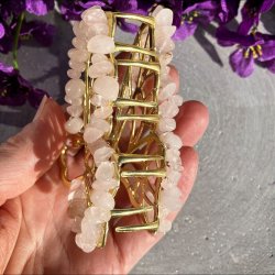 Forgyldt kobber sommerfugl hrklemme med sm rosakvarts chips rundt i kanten. lngde 8 cm, bredde 5 cm