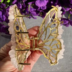 Forgyldt kobber sommerfugl hrklemme med sm rosakvarts chips rundt i kanten. lngde 8 cm, bredde 5 cm