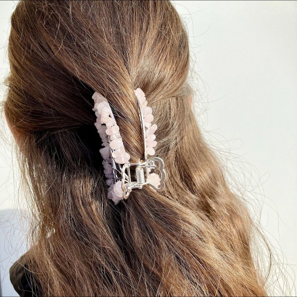 Forslvet kobber sommerfugl hrklemme med sm rosakvarts chips rundt i kanten. lngde 8 cm, bredde 5 cm