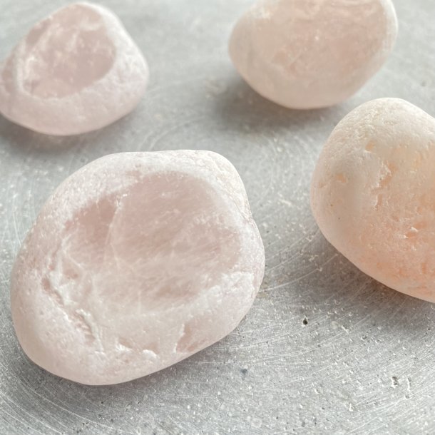  Flodkrystal/Clairvoyance sten, Rosakvarts (ca. 4 cm)